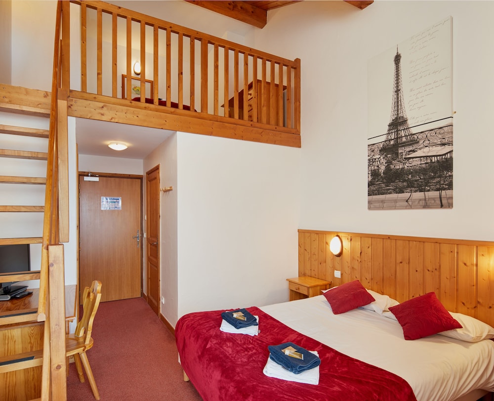 Triple Room, Multiple Beds, Non Smoking photo 2