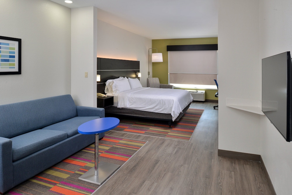 Suite, 1 King Bed, Mobility Accessible (Communications, Mobil, Accessible Tub) - Photo 1
