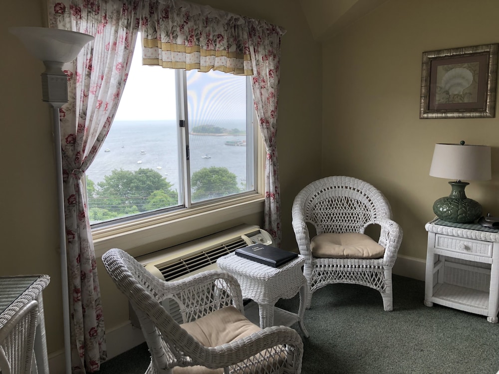Harbor House, Queen Bed, Waterview