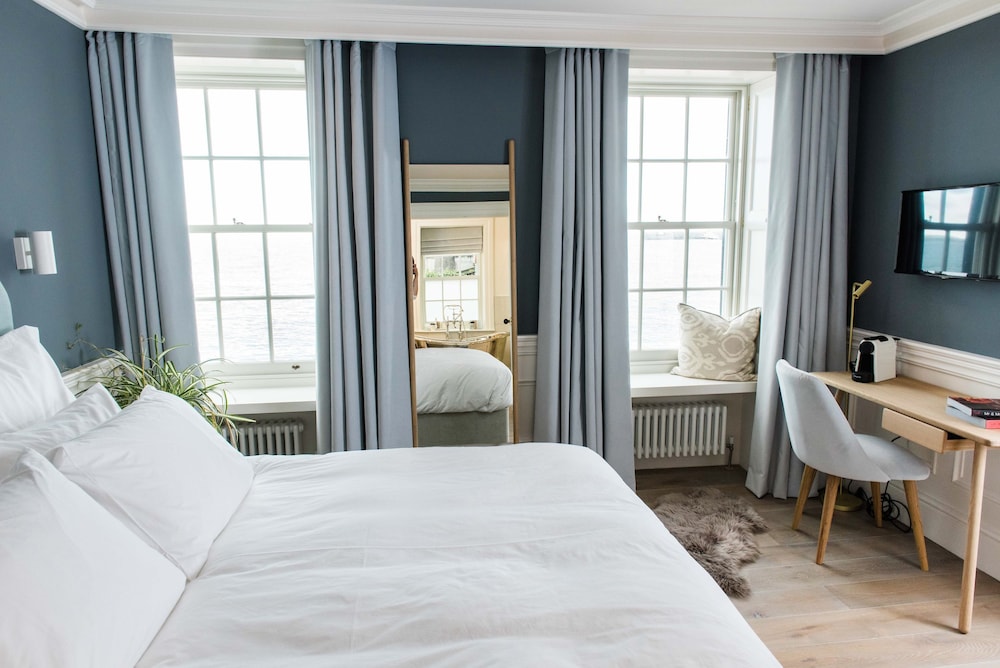 Double Room, Ensuite, Sea View (Bathtub) photo 1