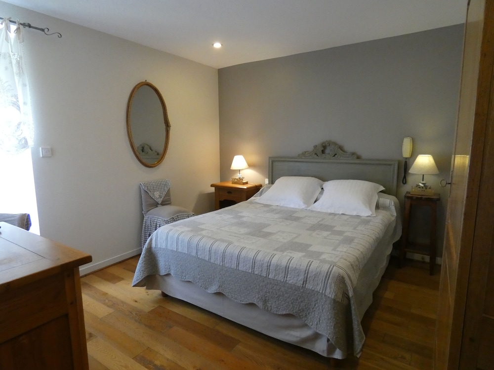 Double Room Street side photo 3