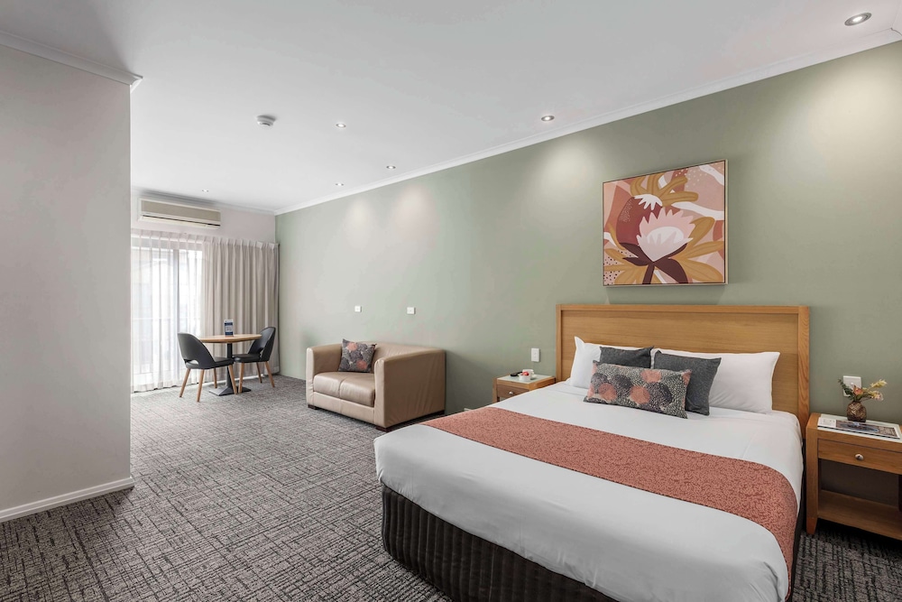 Standard Room, Multiple Beds, Non Smoking - Photo 1