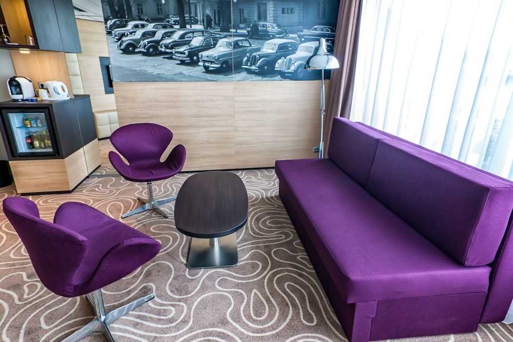Suite, 1 King Bed with Sofa bed