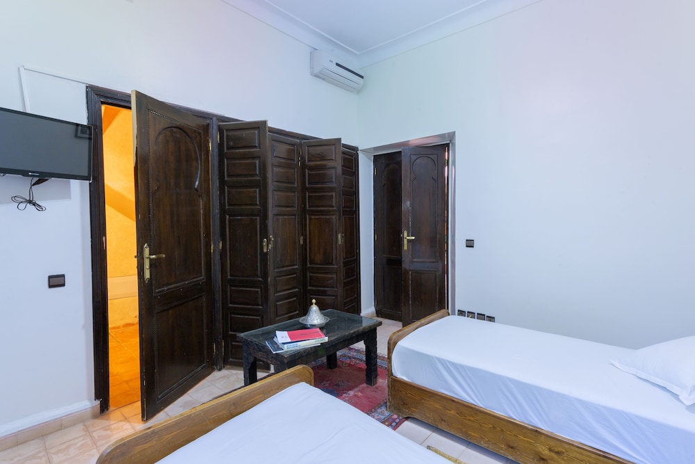 Standard Twin Room, 2 Twin Beds photo 3