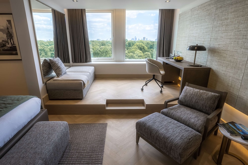 Royal Deluxe Studio, High Floor thumbnail 5