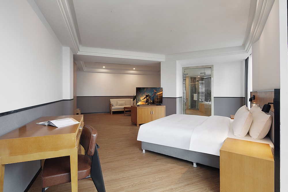 Superior Double Room, City View photo 3