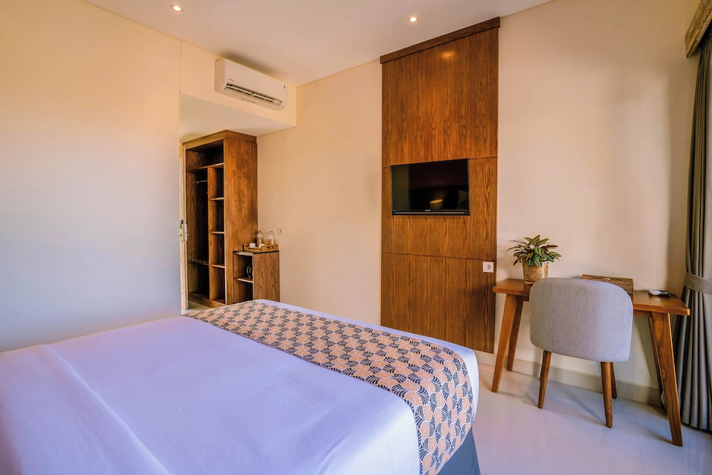 Deluxe Room, Pool View - Photo 5