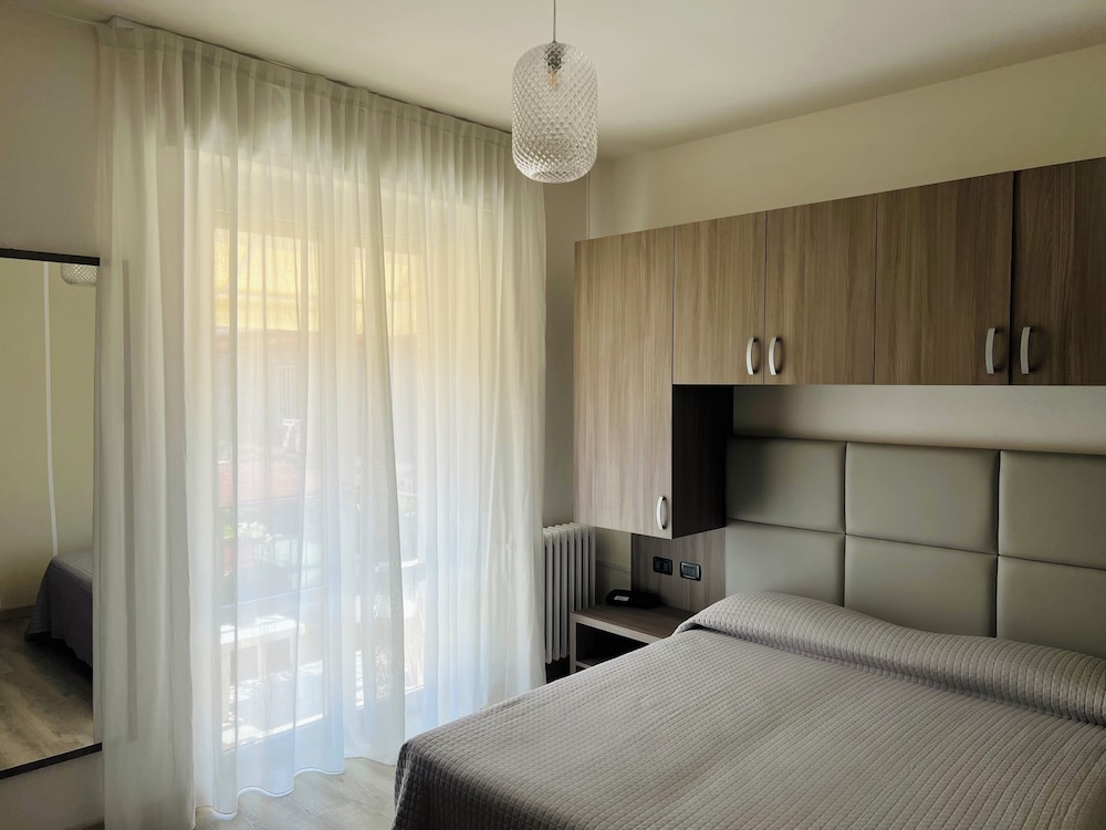 Double Room, 1 Double Bed, Balcony, Partial Lake View