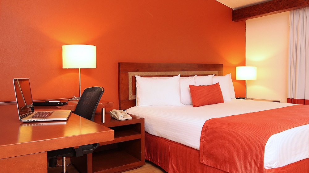 Superior Room, 1 King Bed photo 1
