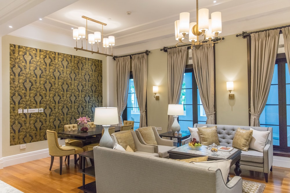 Colonial Suite