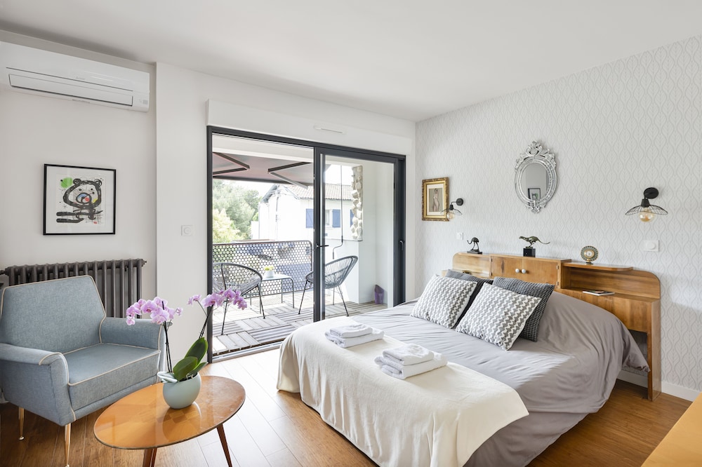 Room (Joan)