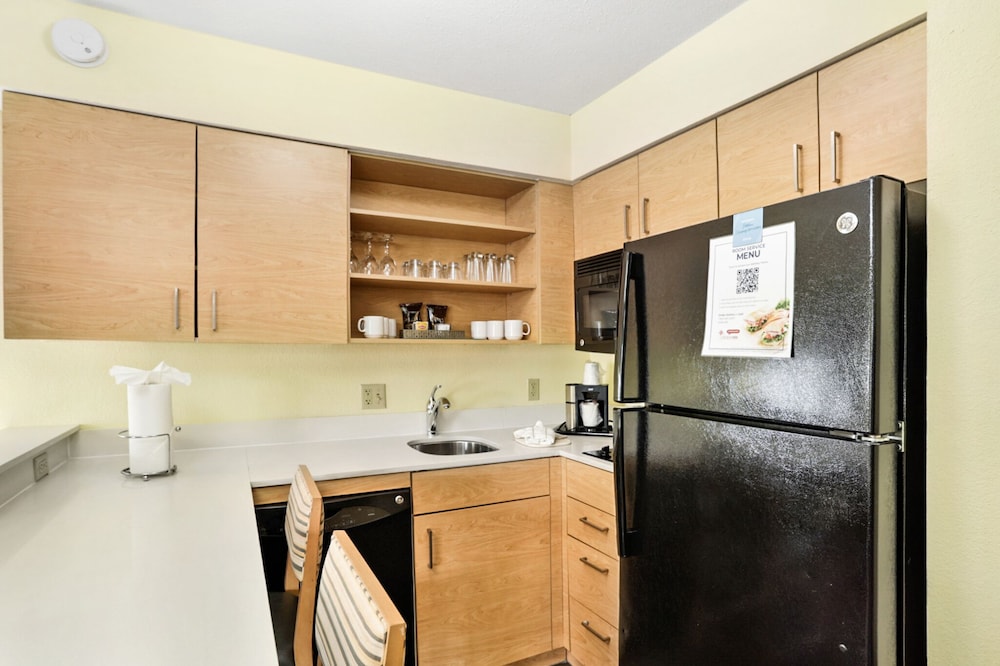 Suite, 2 Bedrooms, Kitchen (with Two King Beds) - Photo 13