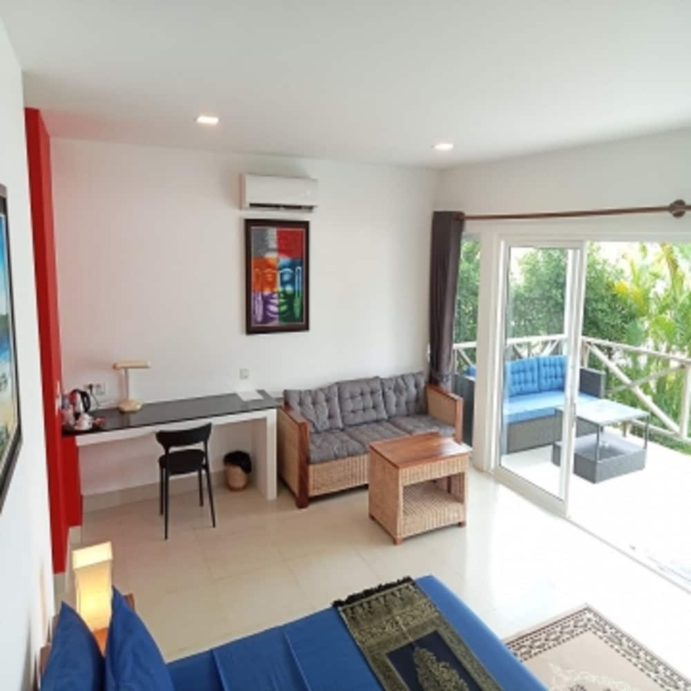Villa, Sea View, Beachfront - Photo 1
