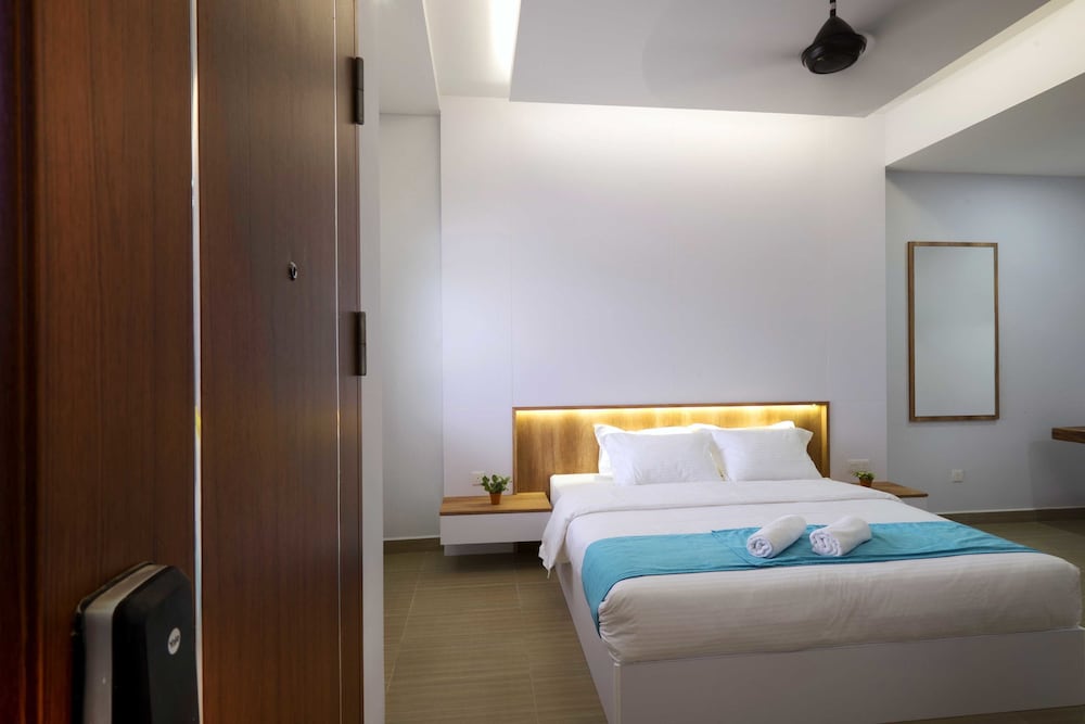 Contemporary Premier Room photo 2
