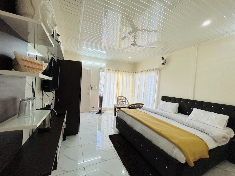 Royal Room - Photo 14