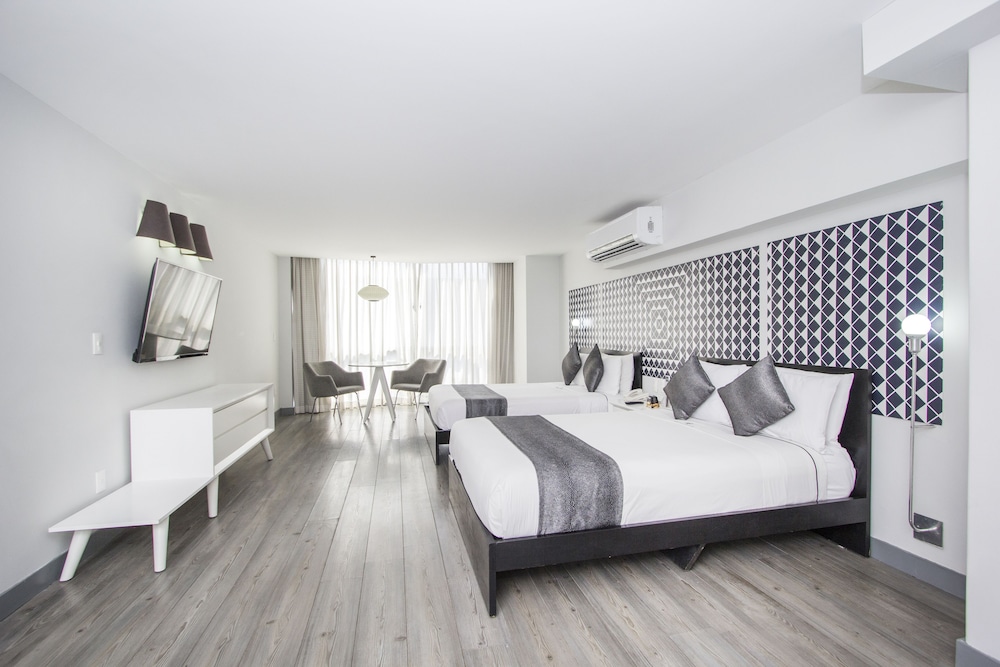 Basic Room, 2 Double Beds - Photo 8