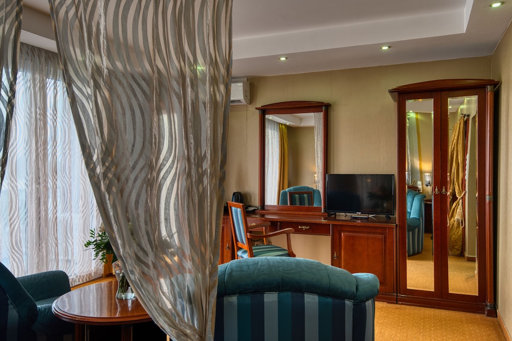 Honeymoon Room photo 2