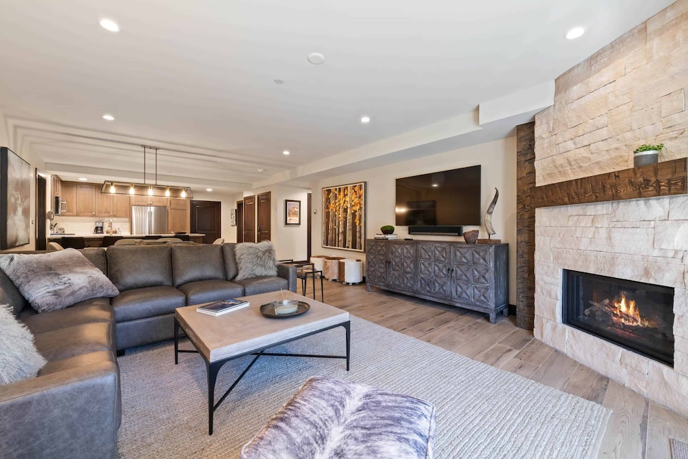 Deluxe Condo, 2 Bedrooms