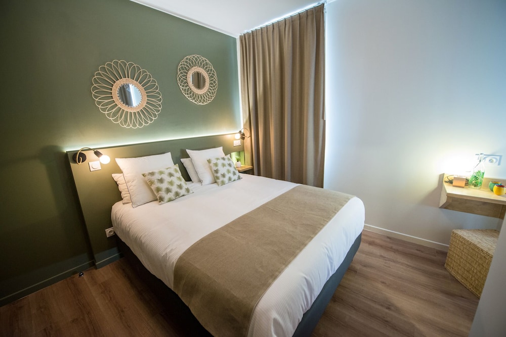 Standard Double Room, City View - Photo 6