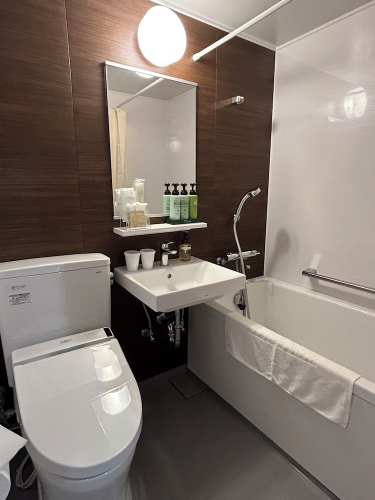 Premier Twin Room, Non-Smoking, 19.5 ft2 Bed width 1200mm - Photo 2
