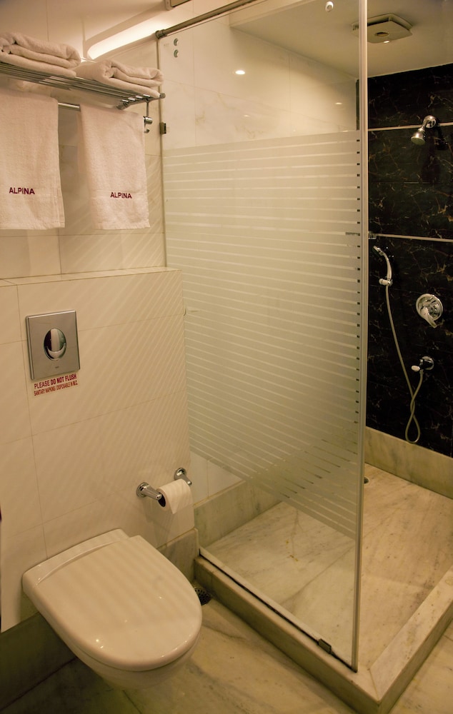 Executive Room - Photo 11
