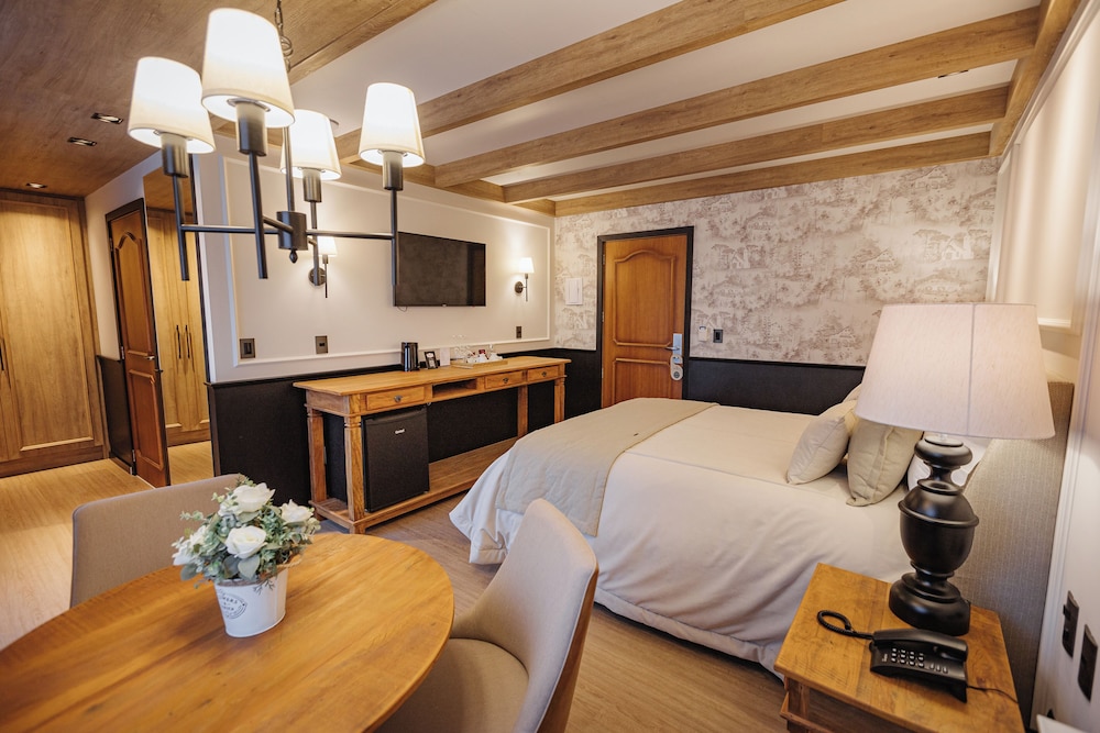 Chalet Suite Family with swimming pool