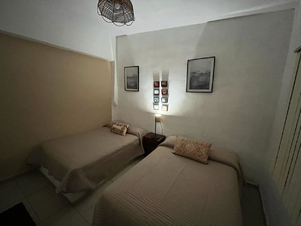 Basic House photo 1
