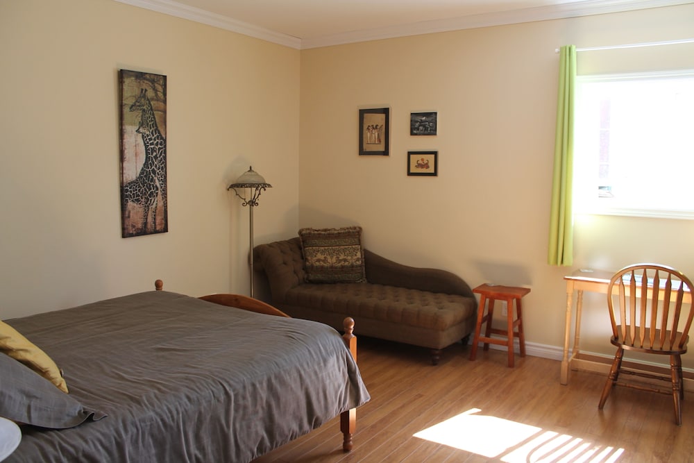 Standard Room, 1 Queen Bed, Ensuite, Garden View photo 1