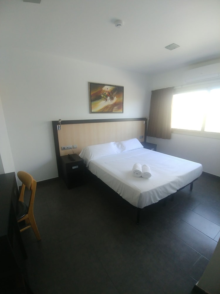 Double Room - Photo 12