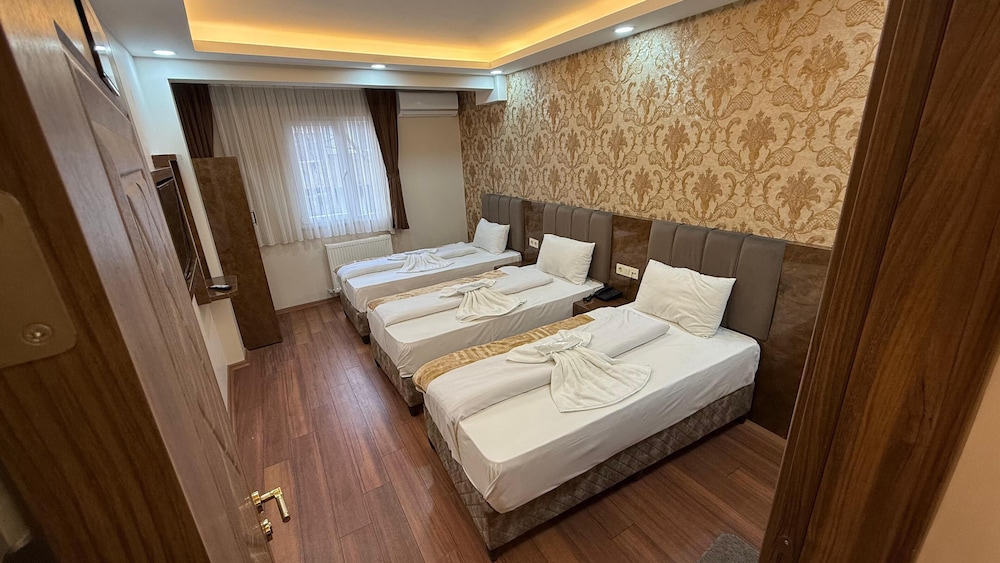 Grand Triple Room, City View photo 1