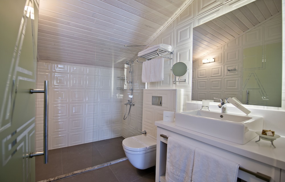 Penthouse Suite with Sea and Pool View photo 2