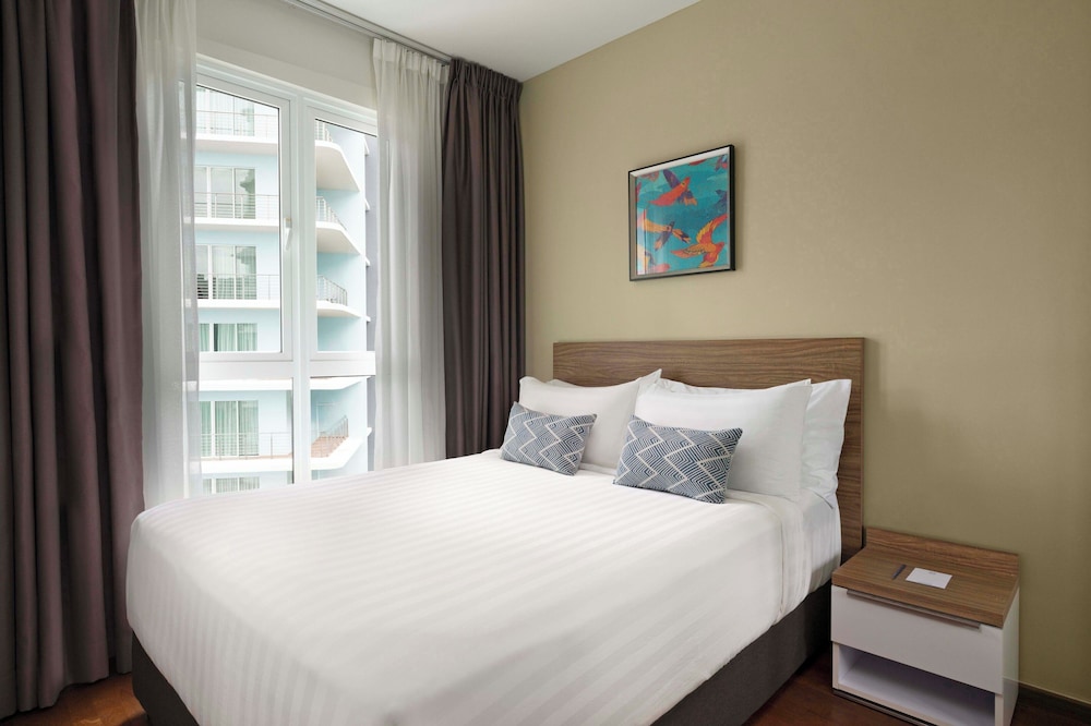 3 Bedroom Deluxe Suite Lakeview