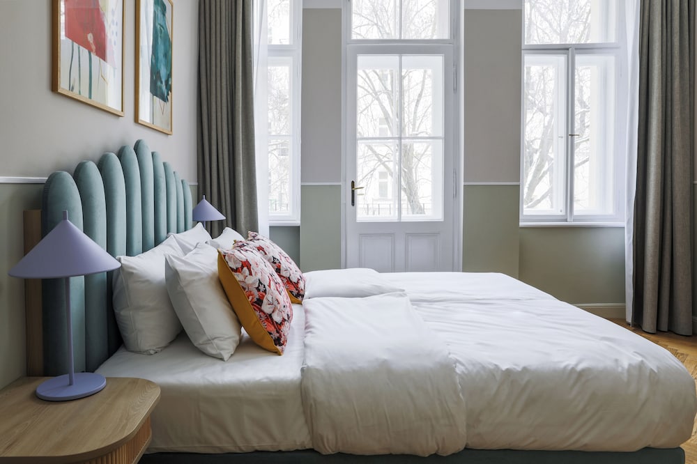 Medium Room with Balcony