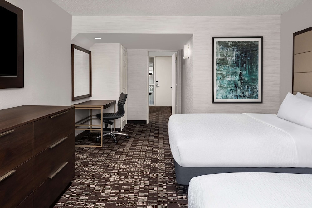 Room, 2 Queen Beds, Accessible (Hearing) - Photo 1