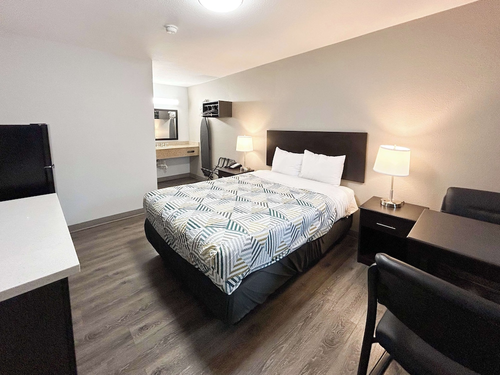 Standard Suite, 1 Queen Bed, Non Smoking