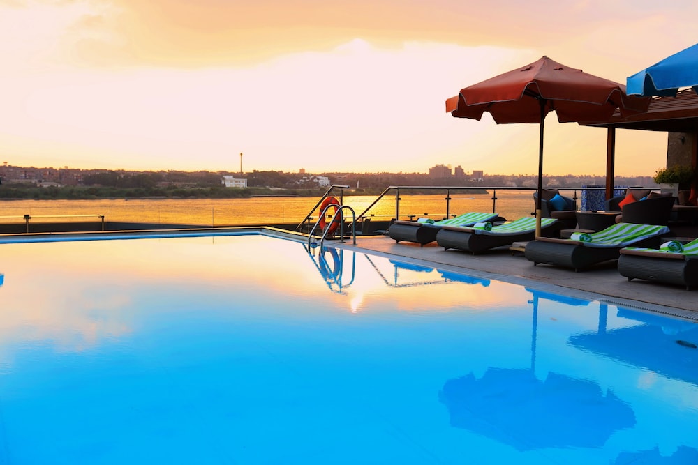 Standard Room, 1 King Bed, Smoking (Nile View)