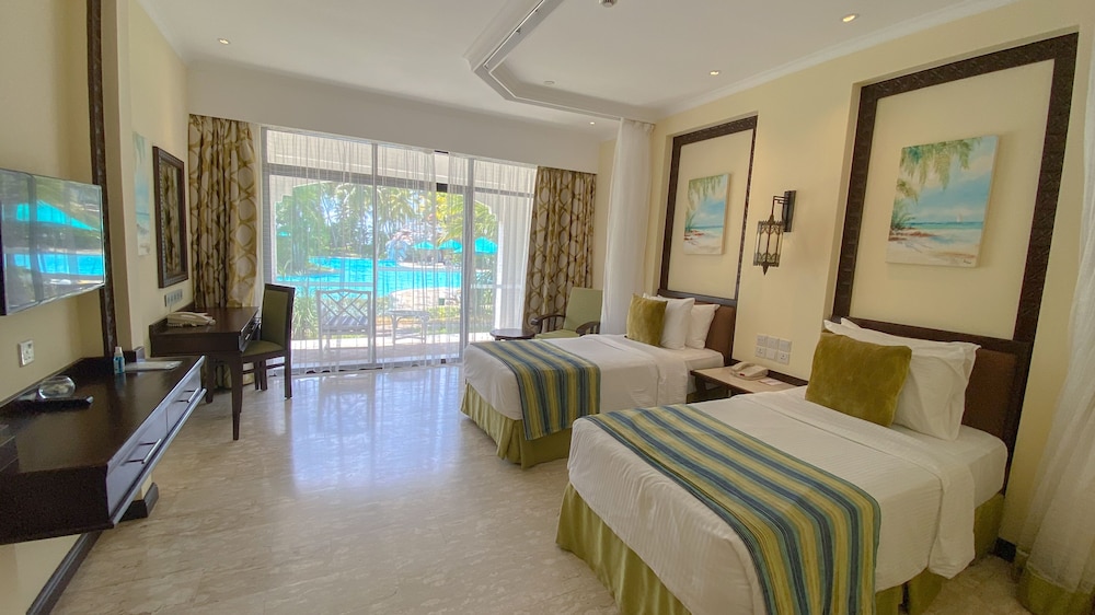 Pool Facing Twin Room - Photo 1