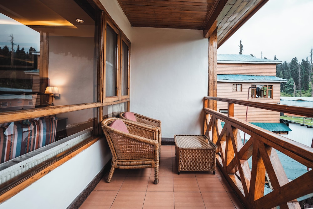 Deluxe room with Balcony- Pine View - Photo 4