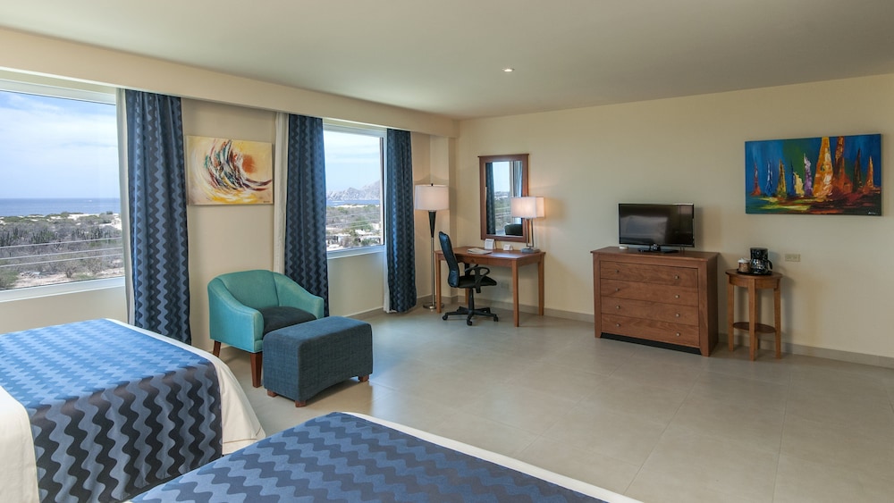 Standard Room, 2 Queen Beds (Extra Floor Space) thumbnail 6