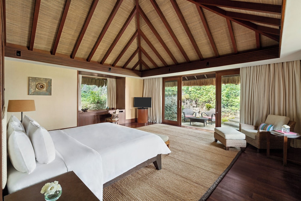 Presidential Villa photo 2