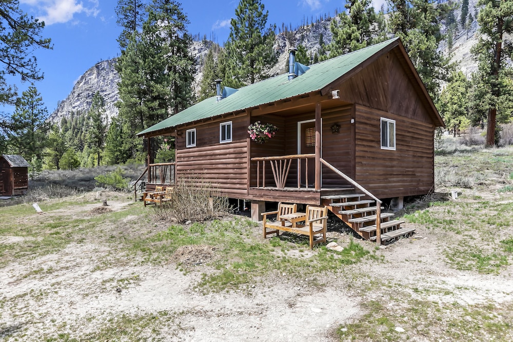 Comfort Cabin, 2 Queen Beds, Mountain View, Mountainside photo 3