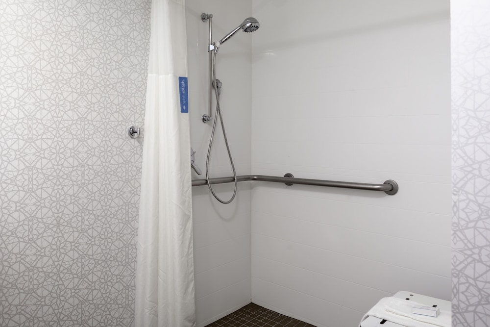 Room, Accessible, Non Smoking - Photo 6