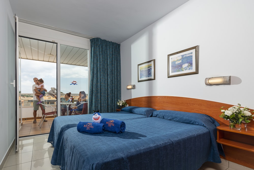 Apartment, 1 Bedroom, Pool View (3 Adults And 1 Child)