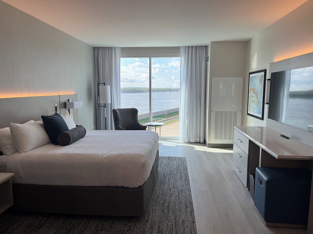 Riverview King Suite