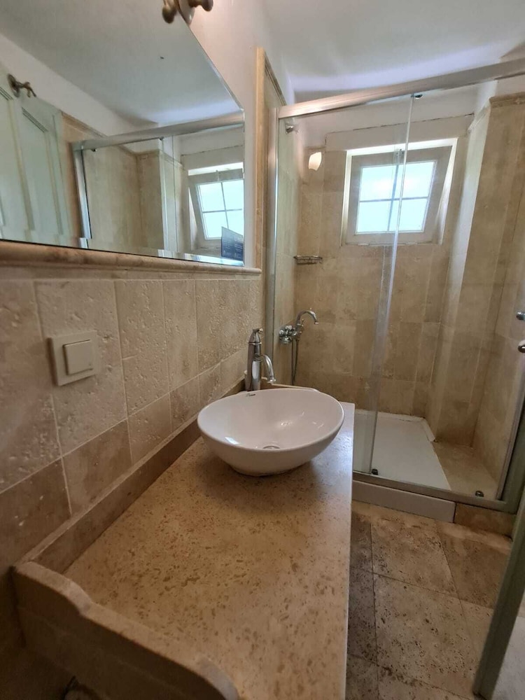 Standard Double or Twin Room - Photo 8