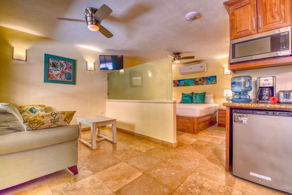 Coral King Courtyard Suite photo 3