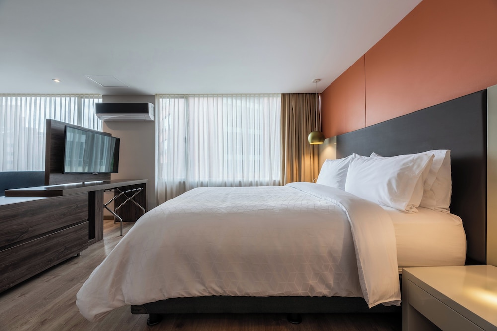Suite, 1 Queen Bed - Photo 14