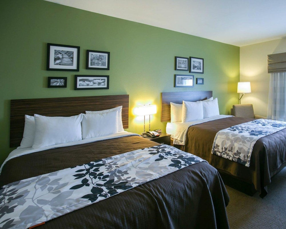 Standard Room, 2 Queen Beds, Non Smoking - Photo 2