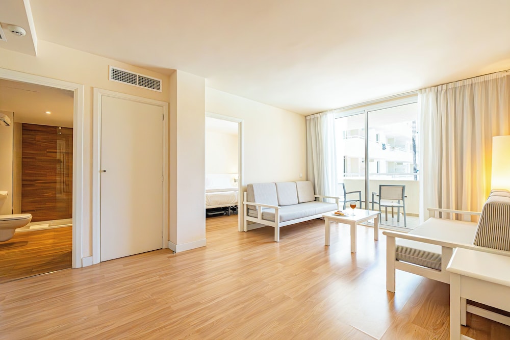 Junior Suite, 2 Twin Beds, Terrace, Pool View (Superior) - Photo 5