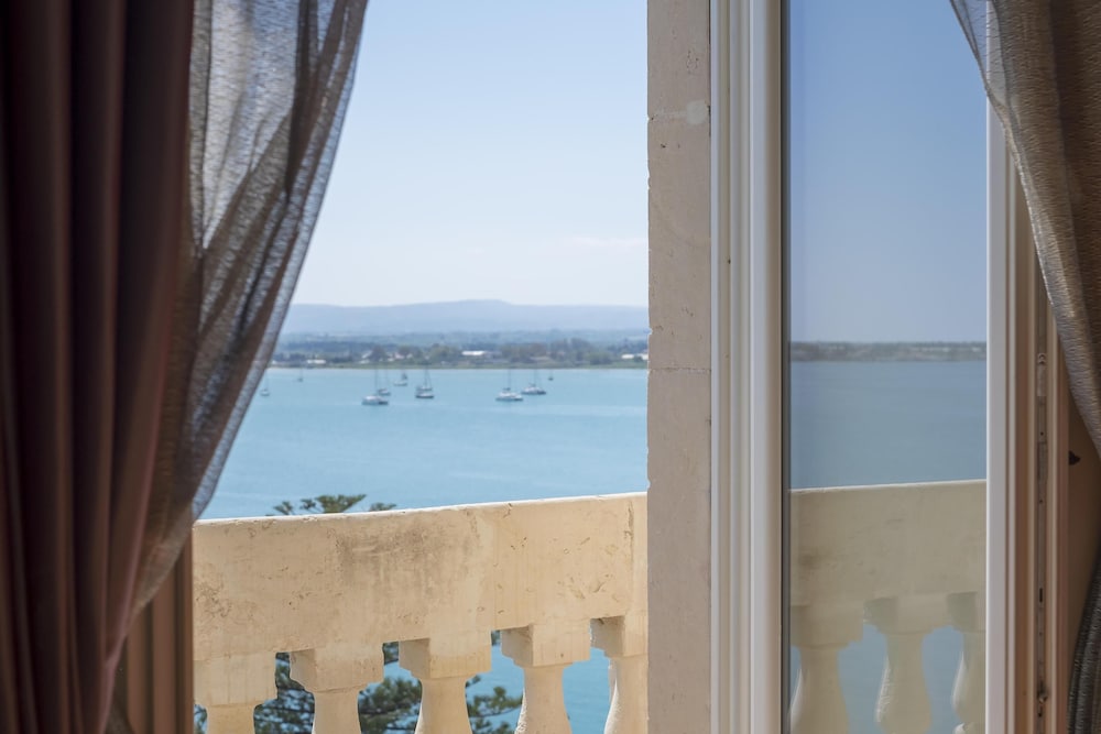 Superior Room, 1 King Bed, Sea View - Photo 5
